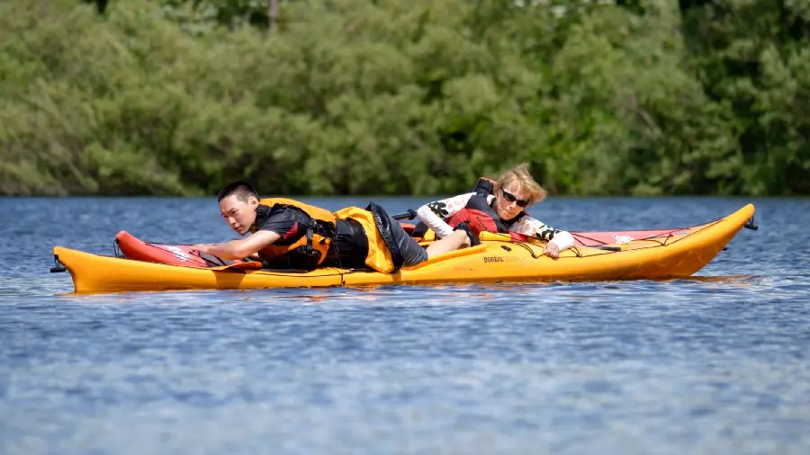 والپیپر دسکتاپ قایق رانی با گرافیک خیره کننده