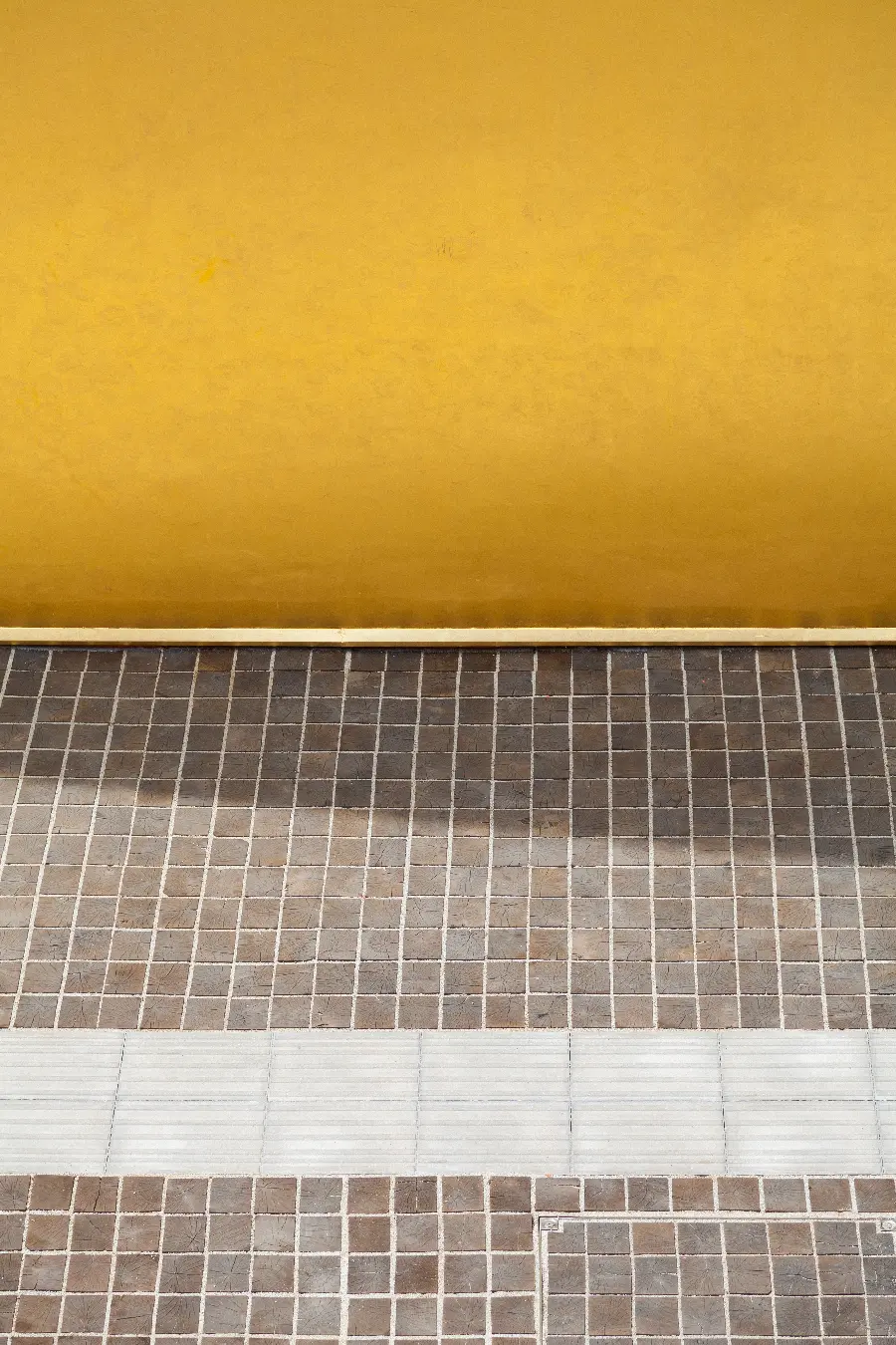 چاپ پوستر خرید پوستر معماری شهری با خط زرد و ساختمان