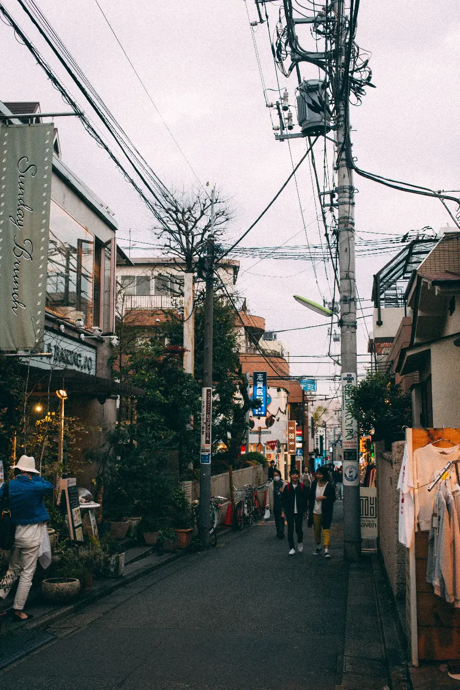 چاپ پوستر سفارش تابلو محله هیپسترها در توکیو ژاپن