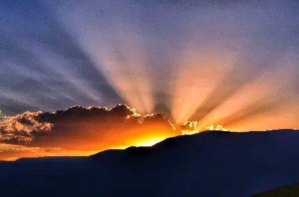 سفارش پوستر دیواری منظره کوهستان با نور خورشید در افق