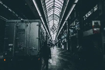 خرید تابلو کامیون خاکستری شب برای اتاق