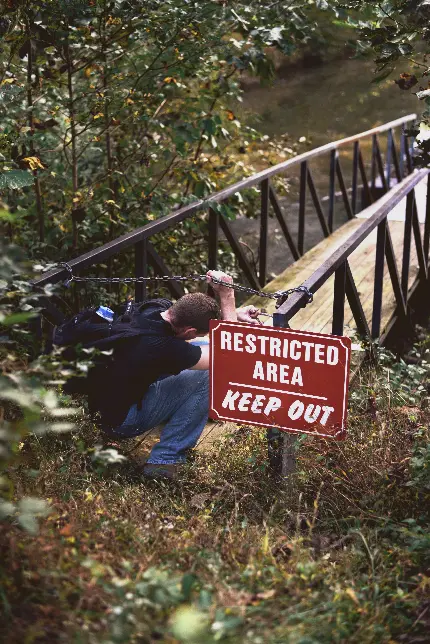 سفارش چاپ تابلو شخص مرموز رمزآلود و پست شده با بهترین قیمت برای منزل