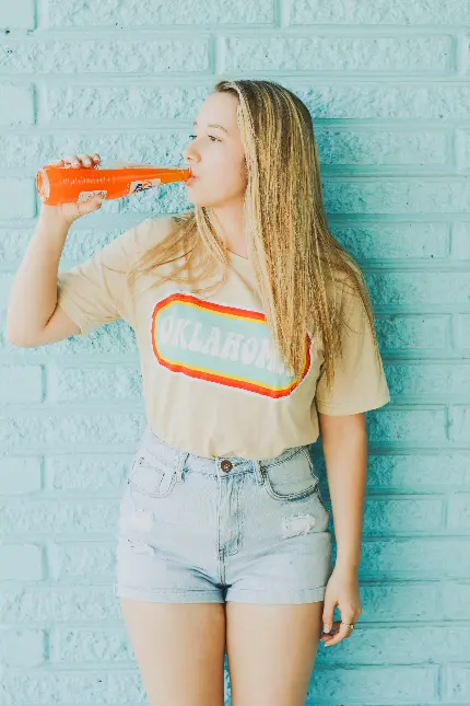 خرید تابلو دختر با استایل قدیمی و نوشابه در اوکلاهاما