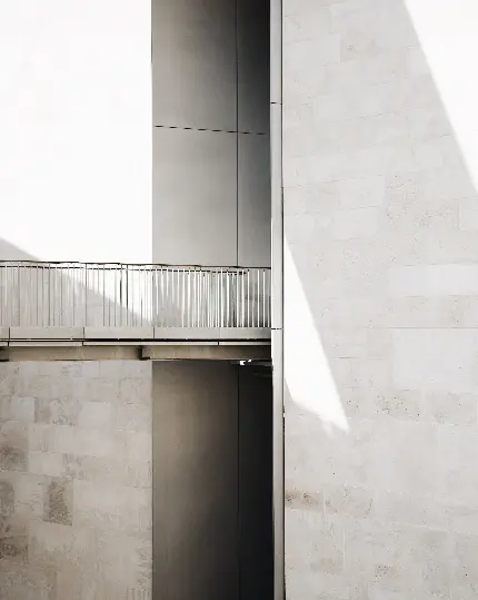 چاپ تابلو دیوار سفید و پل با معماری مینیمال