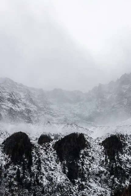 پوستر دیواری سه بعدی طرح کوهستان برفی با مه و برف برای اتاق