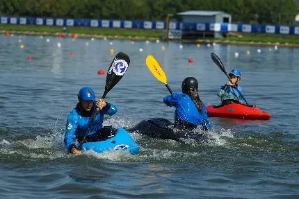 چاپ پوستر تصویر زمینه کایاک سواری با گرافیک خیره کننده و کیفیت بالا