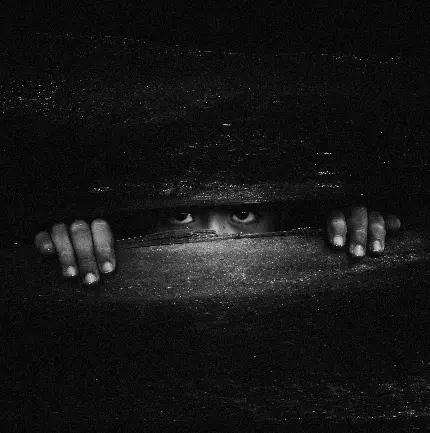 خرید تابلو دکوراتیو دستها چشمها کودک و نرده با کیفیت بالا برای پذیرایی