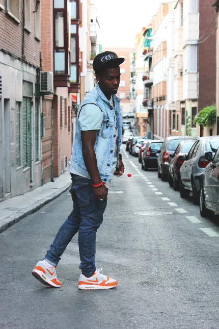 خرید تابلو شاسی رقصنده سیاه اسپانیا غربی با ارزانترین قیمت برای پذیرایی