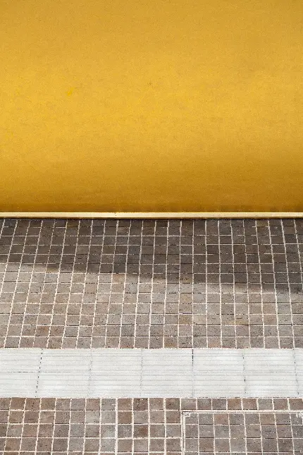 خرید پوستر معماری شهری با خط زرد و ساختمان