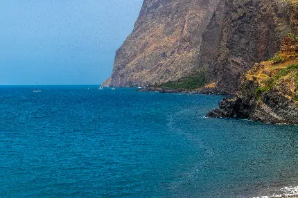 خرید تابلو شاسی شهر ساحلی با آسمان آبی برای پذیرایی