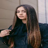چاپ پوستر پوستر دیواری خواننده Jasmine Thompson برای چاپ روی تابلو شاسی