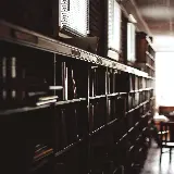 چاپ قاب موبایل و گوشی چاپ تابلو شاسی قفسه کتاب چوبی با قیمت مناسب برای اتاق