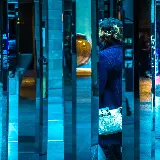 چاپ قاب موبایل و گوشی سفارش تابلو شاسی بازتاب تصویر در آینه با طرح آبی