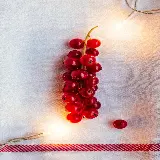 چاپ قاب موبایل و گوشی چاپ تابلو توت های قرمز و برگ سبز با کیفیت ماکرو