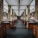 چاپ قاب موبایل و گوشی خرید تابلو عکس مرد جوان در گالری مواد معدنی برای اتاق