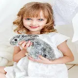 خرید تابلو شاسی دختر با خرگوش و چشمان آبی با کیفیت بالا