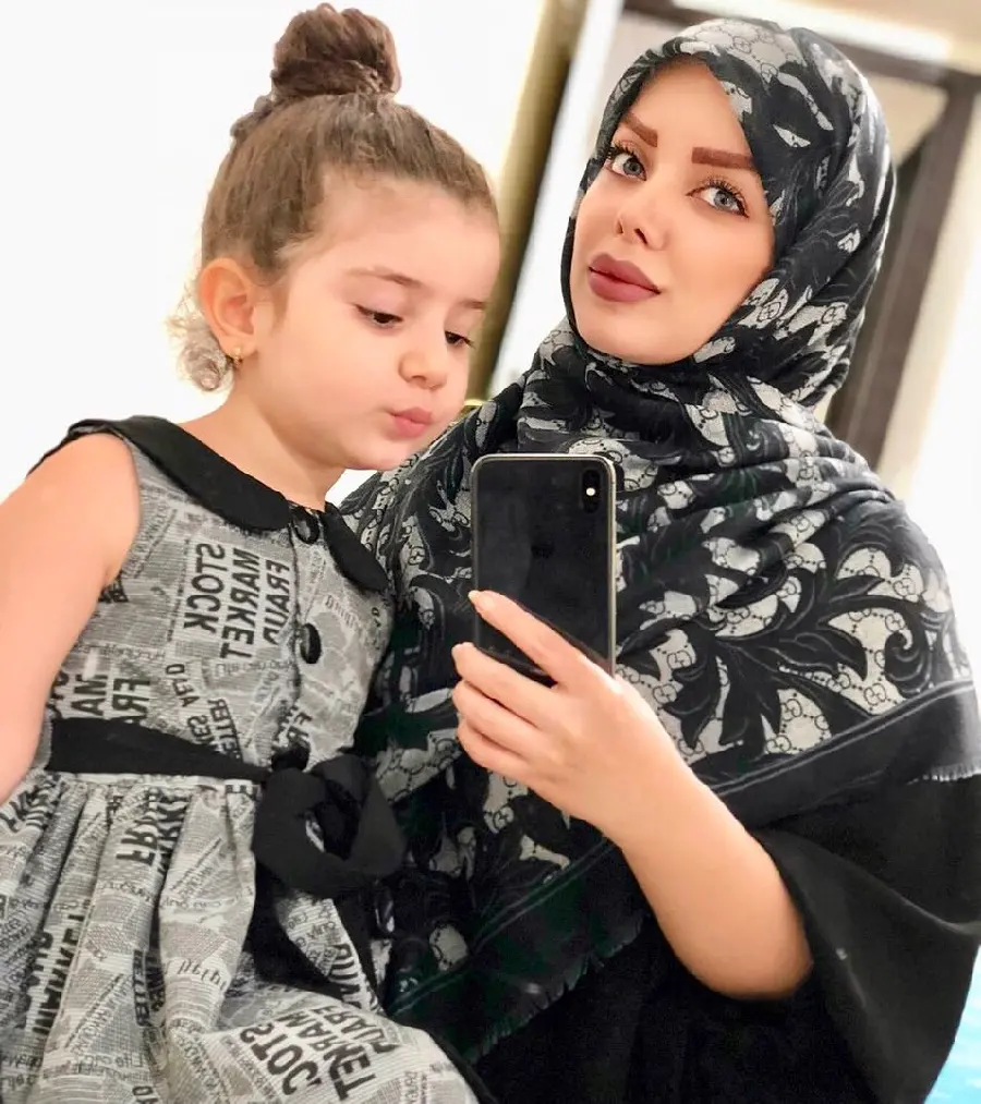 عکس پانیذ اسماعیلی بلاگر کودک در اینستاگرام همراه با مادرش