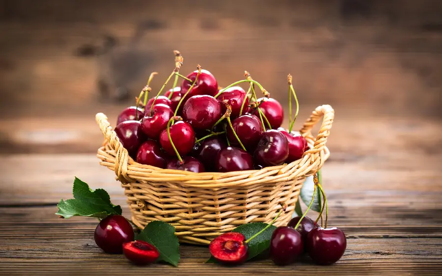 بک گراند سبد پر از میوه پرطرفدار گیلاس با بهترین کیفیت