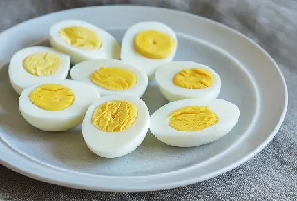 عکس تخم مرغ آب پز شده همراه با خواص فوق العاده ی آن
