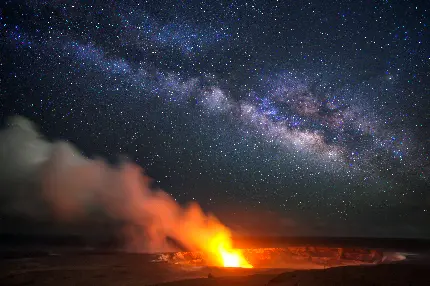 دانلود تصویر زمینه کهکشان راه شیری از آسمان جزایر هاوایی