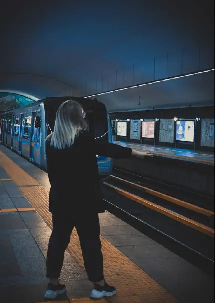زیباترین عکس پروفایل دخترانه خاص و خفن در مترو با کیفیت HD