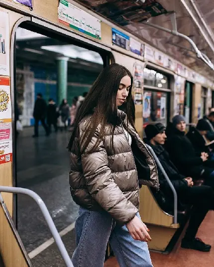 عکس پروفایل دخترونه خاص و جذاب در مترو با کیفیت عالی
