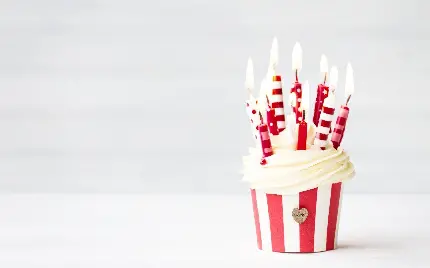 والپیپر کیک تولد محبوب و پر طرفدار برای تبریک تولد