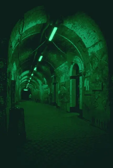 عکس فول اچ دی سبز رنگ تونل ترسناک برای پروفایل واتساپ