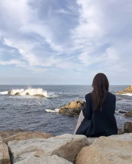 عکس زن در طبیعت شمال