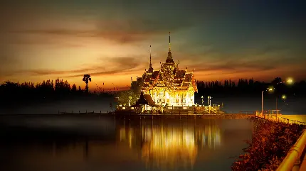 عکس و تصویر زمینه از یک معبد بودایی باشکوه و زیبا در شب