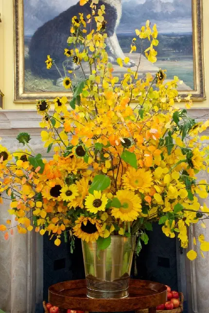 تصویر زمینه گلدان با گل های زرد رنگ با بهترین کیفیت