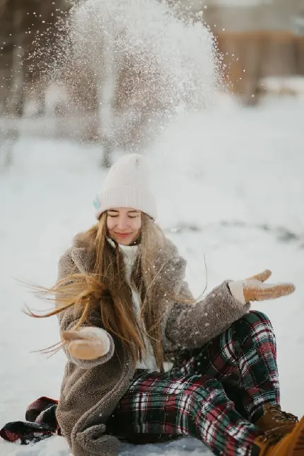 ژست عکاسی دختر در زمستان با کیفیت بالا برای پروفایل