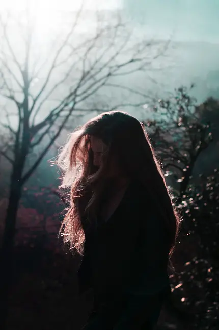 عکس زن در طبیعت شمال