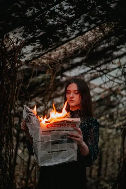 عکس پروفایل دختر و روزنامه آتش گرفته با کیفیت فوق العاده