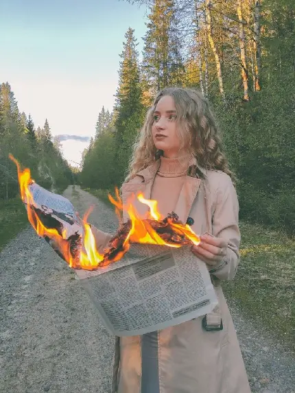 عکس دختر درحال درس خوندن فانتزی