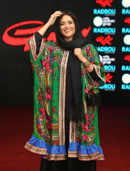 عکس پریناز ایزدیار زیبا و جذاب با لباس گلگلی