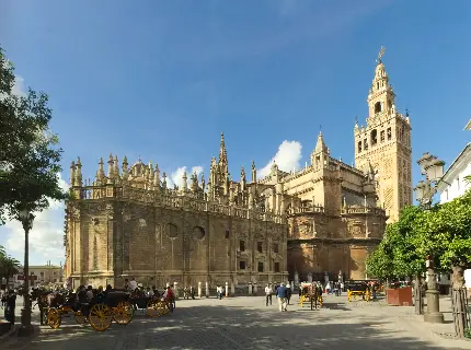 عکس سازه های تاریخی شهر سویای اسپانیا با طراحی و ساخت منحصر 