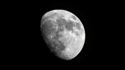 دانلود عکس و تصویر زمینه زیبا از ماه در نمای بسته و نزدیک