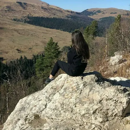 عکس فیک دختر ایرانی در کوهستان با بهترین کیفیت برای پروفایل