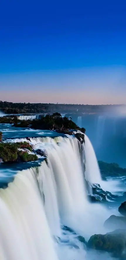 تصویر زمینه رویایی آبشار ایگواز در برزیل برای گوشی همراه