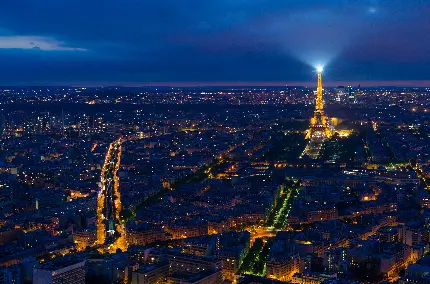 تصویر زمینه برج ایفل و نمایی از ساختمان و خیابان های پاریس