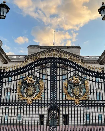 دانلود عکس کاخ باکینگهام در بریتانیا