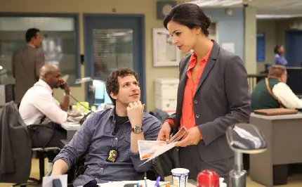 عکس اندی سمبرگ و ملیسا فومرو در بروکلین ناین ناین brooklyn nine nine