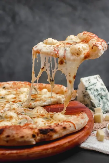 عکس پیتزا یک غذای فرهنگی خاص برای روز بین المللی پیتزا
