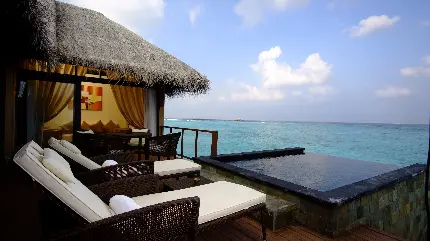 تصویر زیبا و جذاب از خانه های ساحلی در جزایر مالدیو کنار اقیانوس