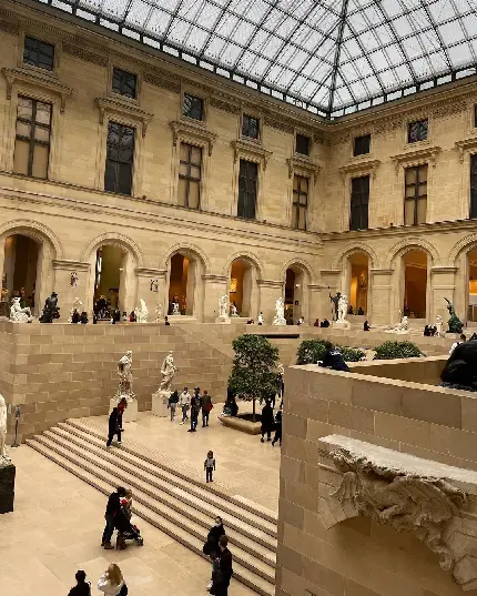 عکس داخل موزه لوور پاریس