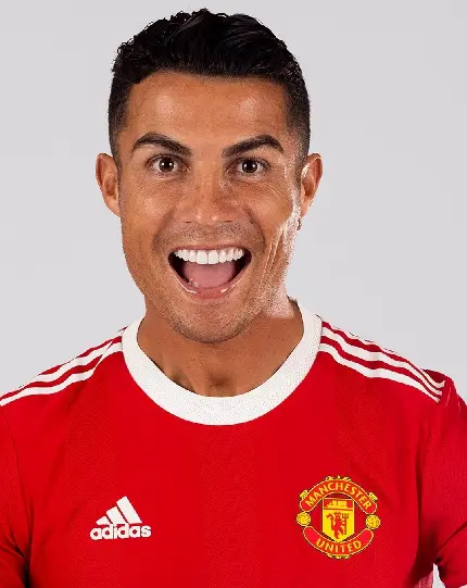 عکس رونالدو با جام در رئال مادرید