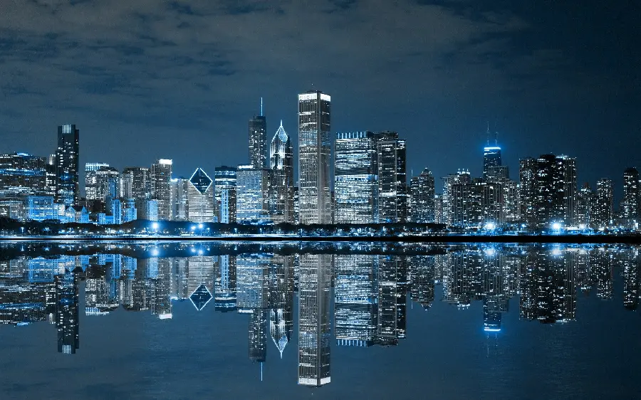 تصویر زمینه شهر زیبا و چراغانی با ساختمانها و برج های بلند برای ویندوز 11