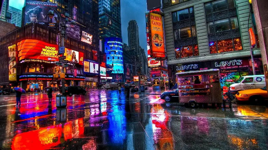 تصویر استوک شهر توکیو و بک گراند چهار راه خلوت در مرکز شهر توکیو