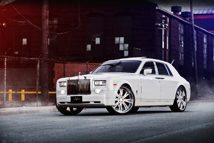 دانلود بک گراند رولز رویس Rolls Royce با رنگ سفید خاص و اسپرت